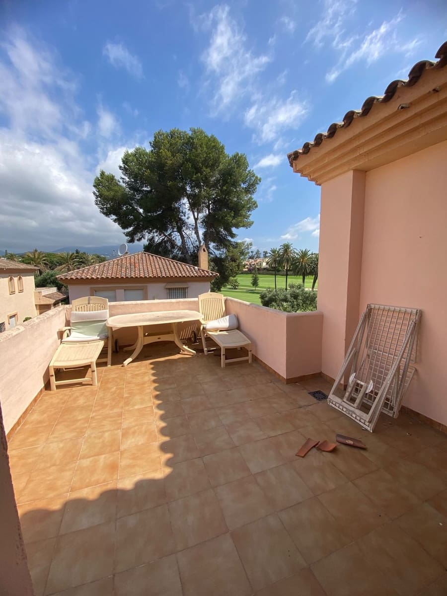 4 sovrum Semi-fristående Villa till salu i Guadalmina med pool garage - 749 000 € (Ref: 9952871)