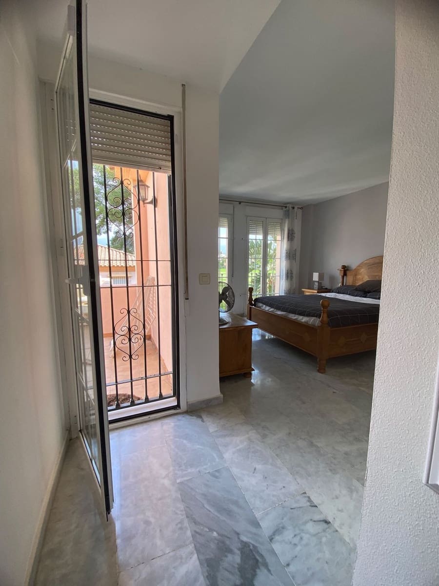 4 sovrum Semi-fristående Villa till salu i Guadalmina med pool garage - 749 000 € (Ref: 9952871)