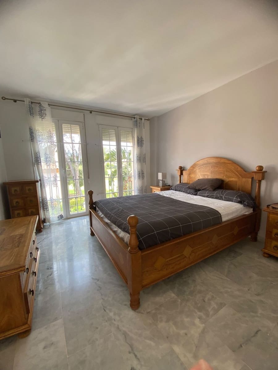 4 sovrum Semi-fristående Villa till salu i Guadalmina med pool garage - 749 000 € (Ref: 9952871)