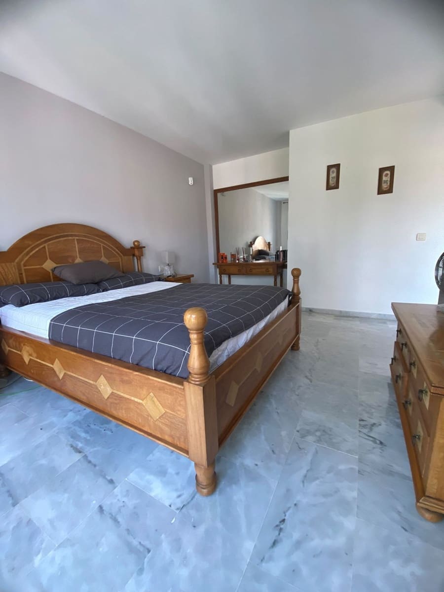 4 sovrum Semi-fristående Villa till salu i Guadalmina med pool garage - 749 000 € (Ref: 9952871)