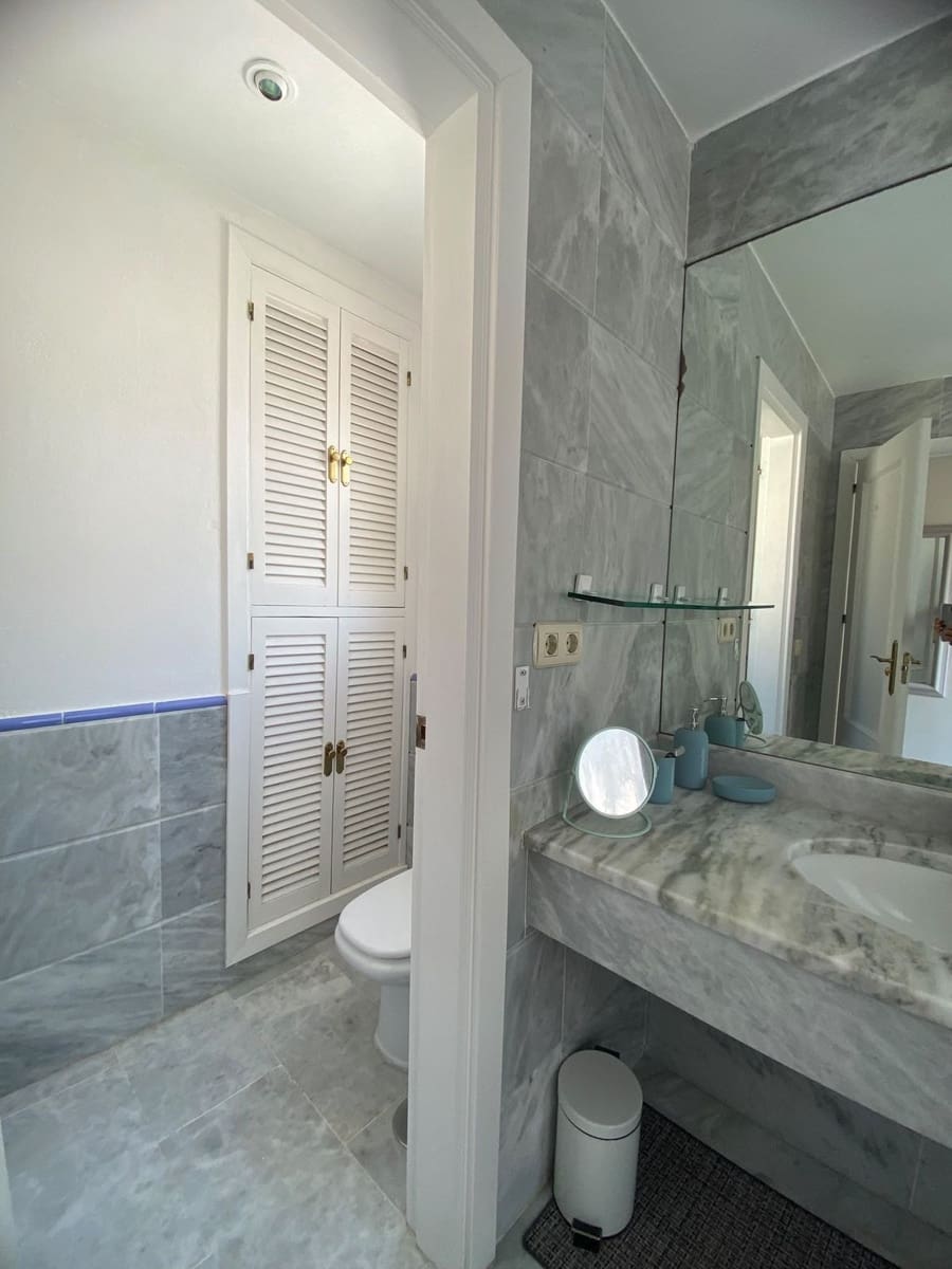 4 sovrum Semi-fristående Villa till salu i Guadalmina med pool garage - 749 000 € (Ref: 9952871)