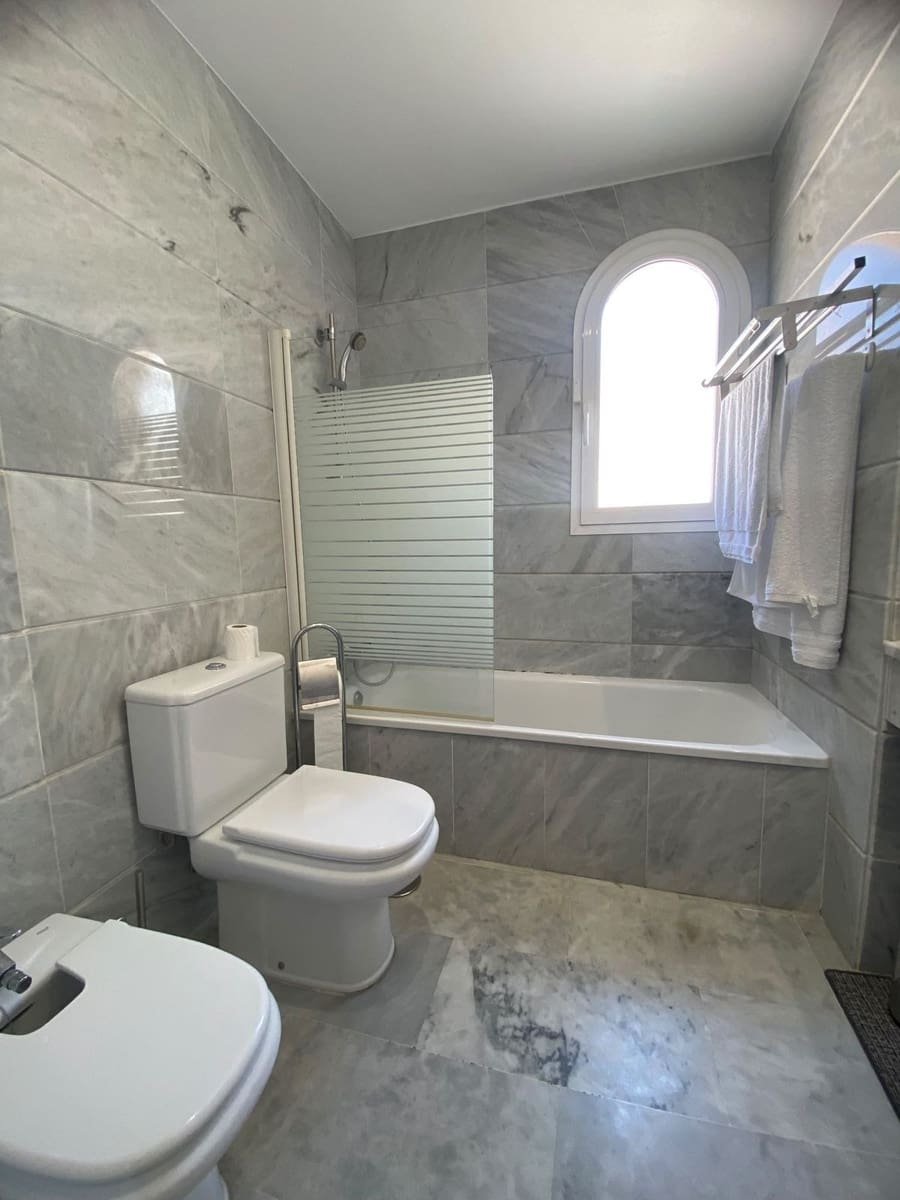 4 sovrum Semi-fristående Villa till salu i Guadalmina med pool garage - 749 000 € (Ref: 9952871)