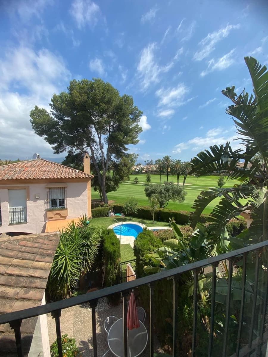 4 sovrum Semi-fristående Villa till salu i Guadalmina med pool garage - 749 000 € (Ref: 9952871)