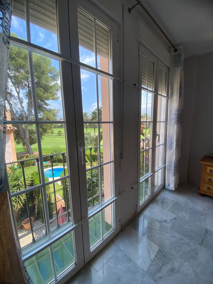 4 sovrum Semi-fristående Villa till salu i Guadalmina med pool garage - 749 000 € (Ref: 9952871)