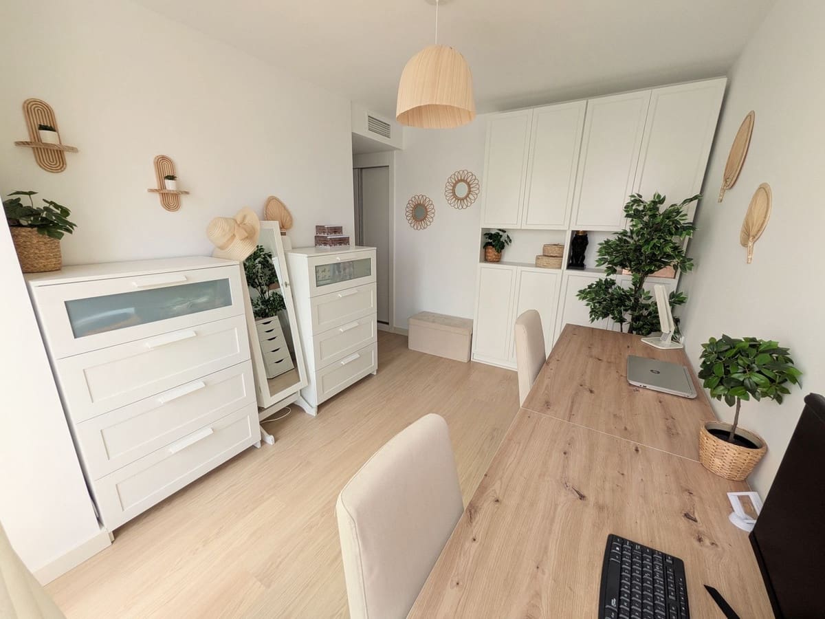 3 soverom Penthouse til salgs i Estepona med svømmebasseng garasje - € 689 000 (Ref: 9952873)