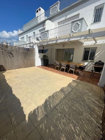 3 soverom Hus til salgs i Estepona med svømmebasseng garasje - € 655 000 (Ref: 9952874)