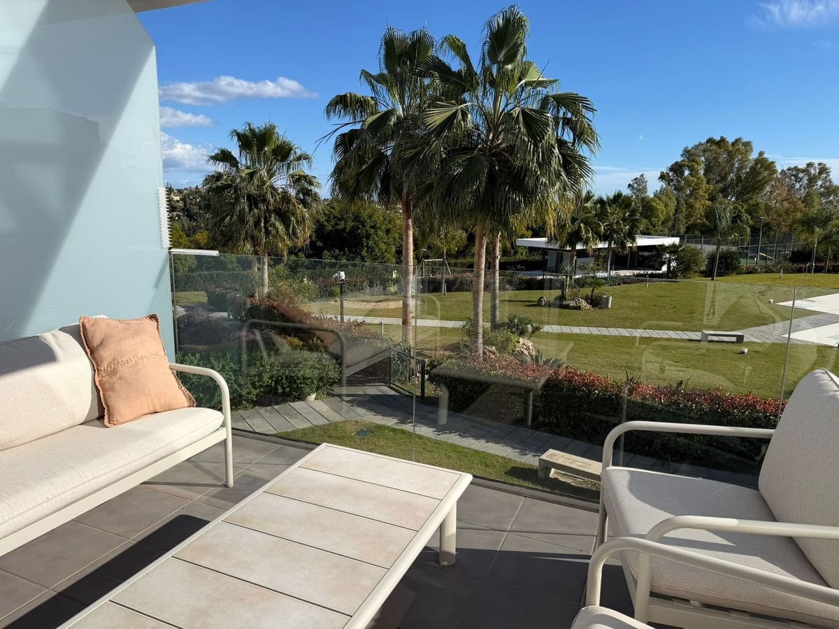 2 bedroom Apartment for sale in Estepona with pool garage - € 584,000 (Ref: 9952875)