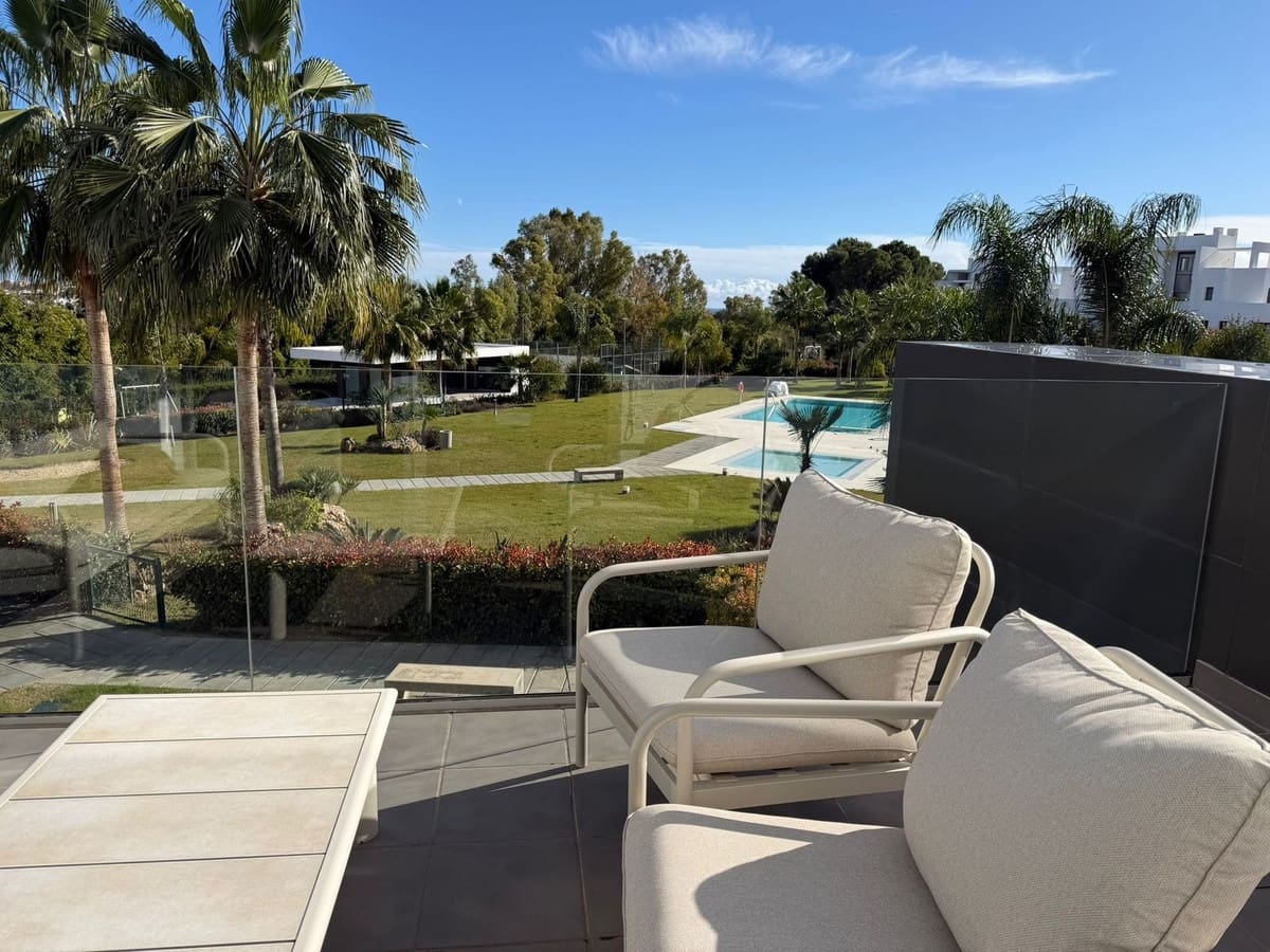 2 bedroom Apartment for sale in Estepona with pool garage - € 584,000 (Ref: 9952875)