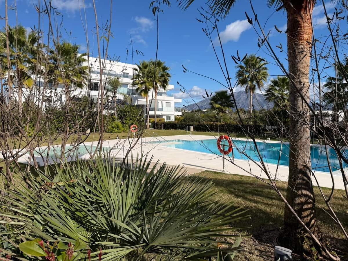 2 bedroom Apartment for sale in Estepona with pool garage - € 584,000 (Ref: 9952875)