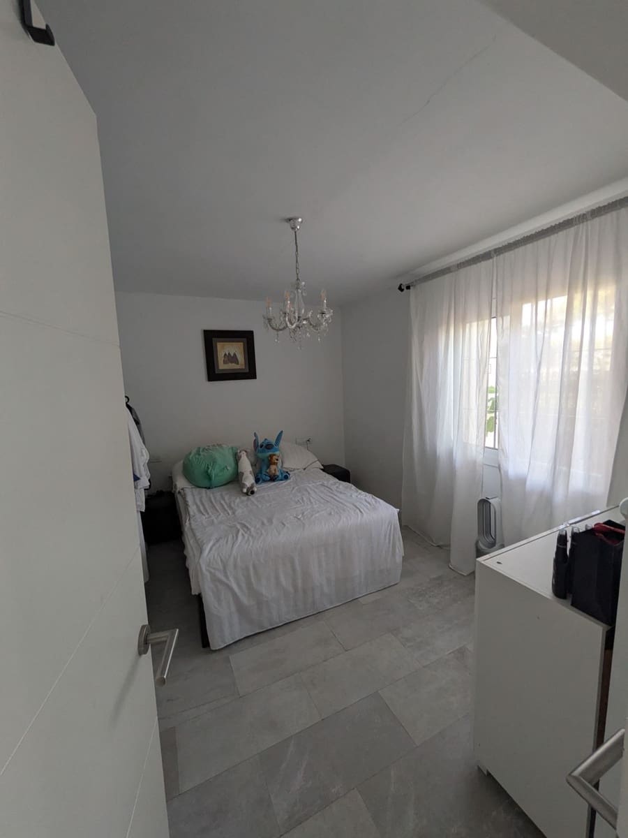 2 bedroom Apartment for sale in El Paraiso with pool garage - € 315,000 (Ref: 9952877)