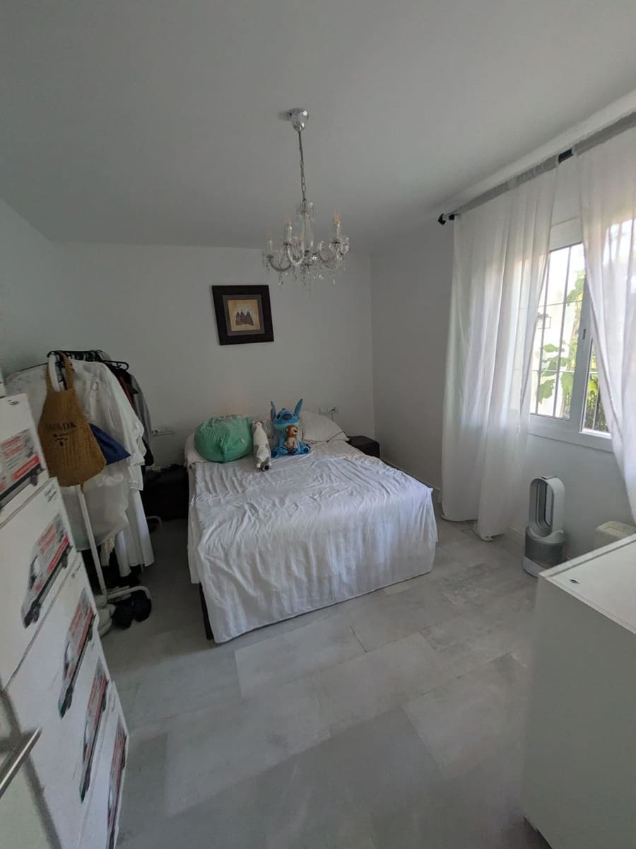 2 bedroom Apartment for sale in El Paraiso with pool garage - € 315,000 (Ref: 9952877)
