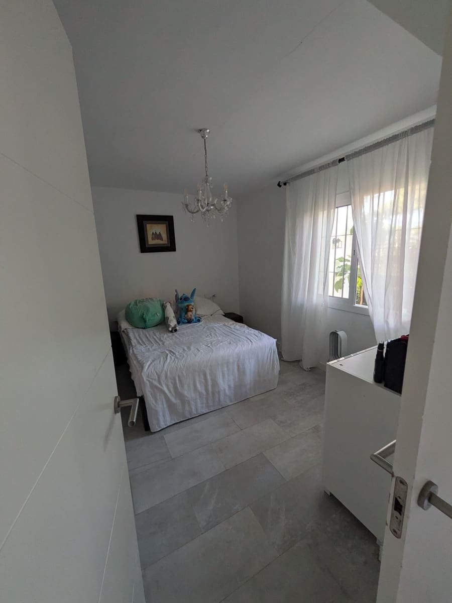 2 bedroom Apartment for sale in El Paraiso with pool garage - € 315,000 (Ref: 9952877)