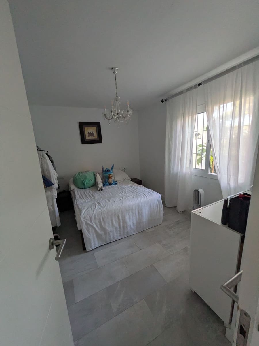 2 bedroom Apartment for sale in El Paraiso with pool garage - € 315,000 (Ref: 9952877)