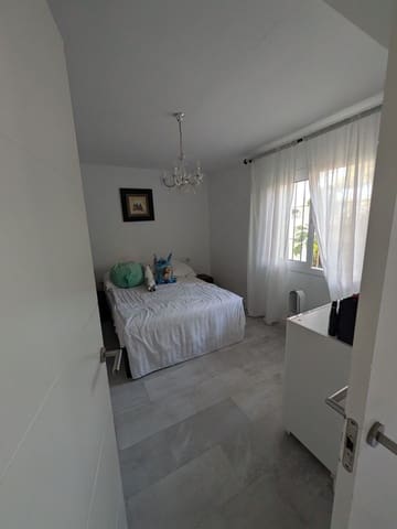 2 bedroom Apartment for sale in El Paraiso, Estepona with pool garage - € 315,000 (Ref: 9952877)