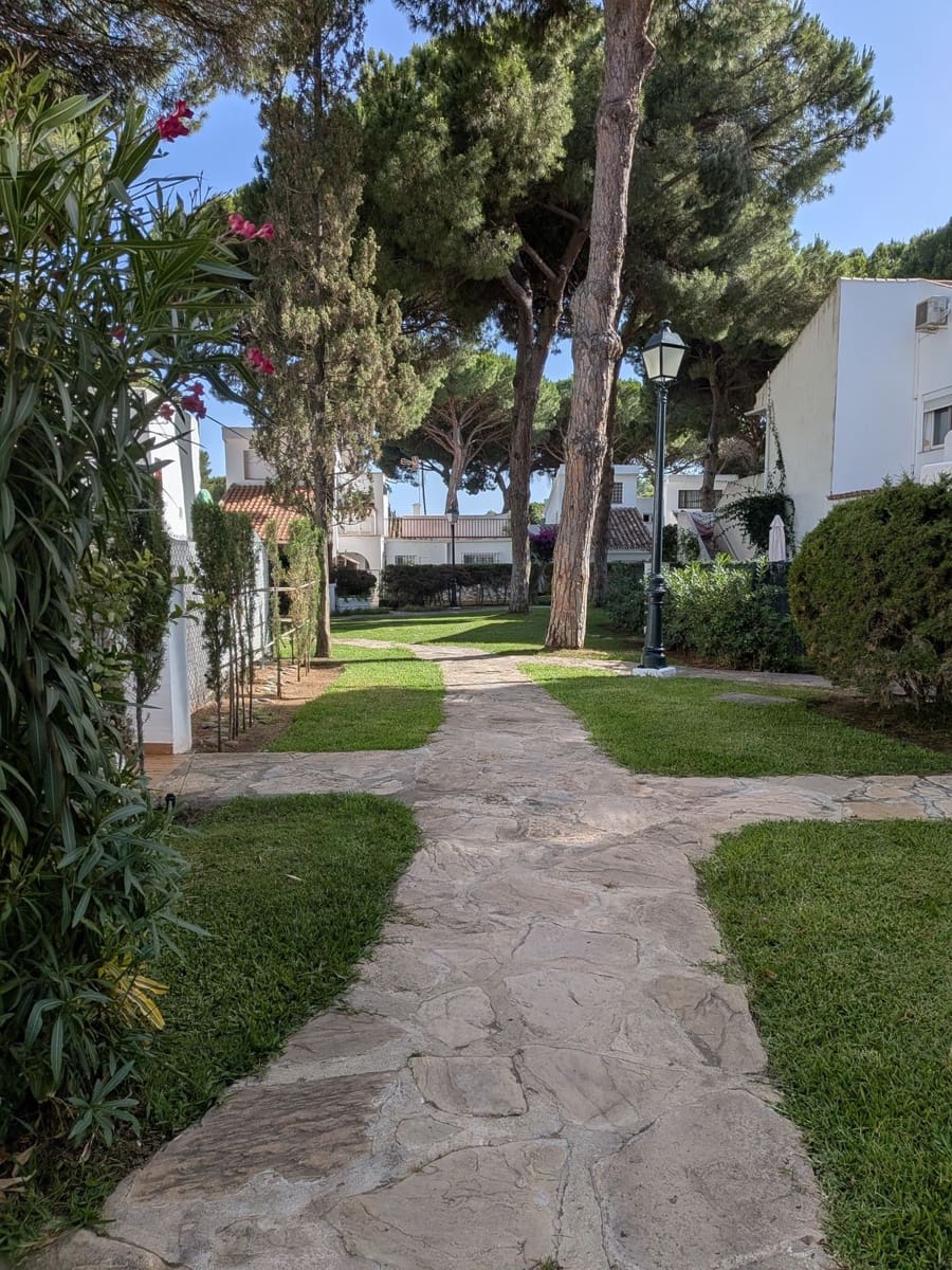 2 bedroom Apartment for sale in El Paraiso with pool garage - € 315,000 (Ref: 9952877)