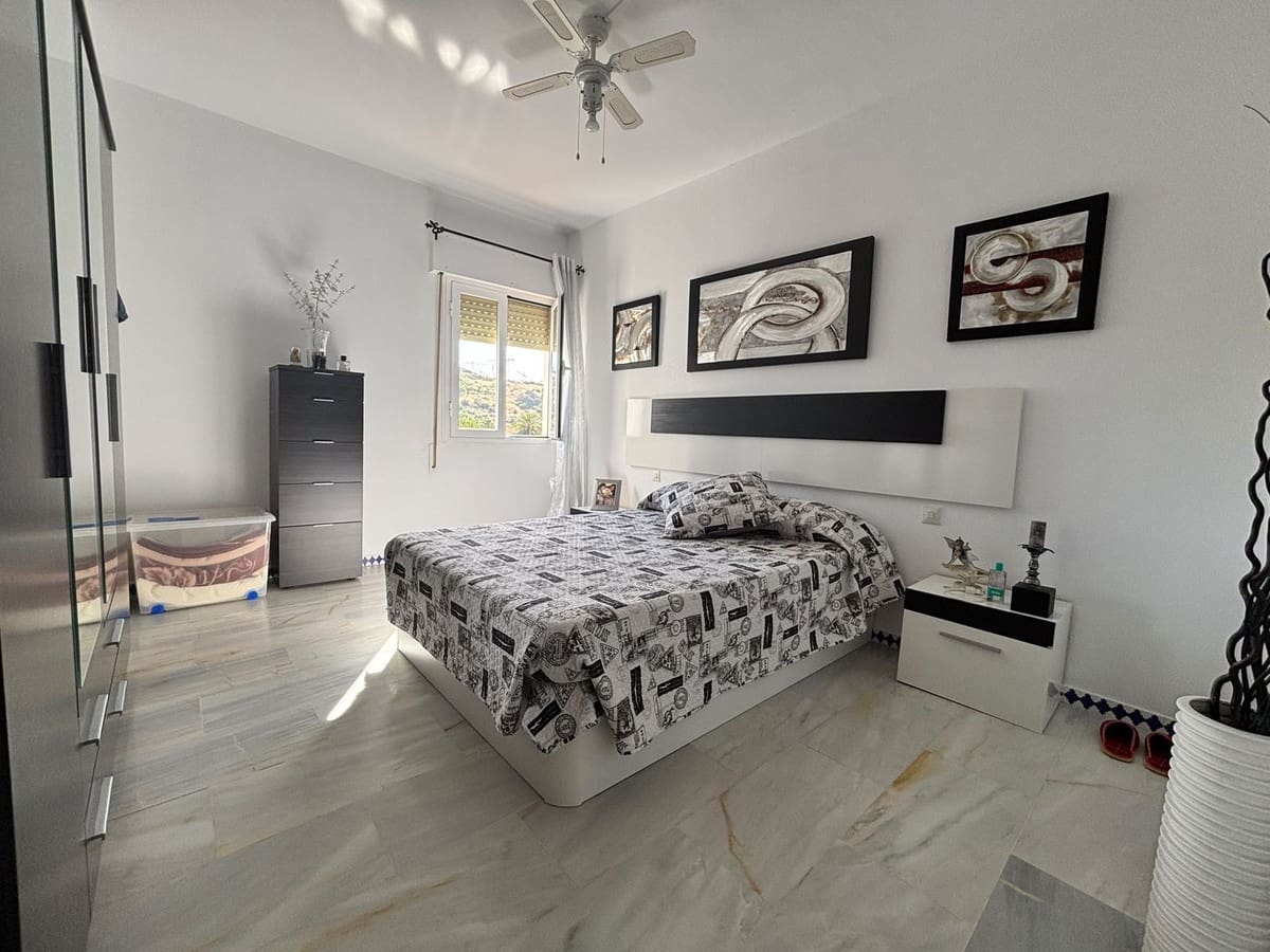 2 slaapkamer Appartement te koop in Estepona met zwembad garage - € 299.000 (Ref: 9952878)