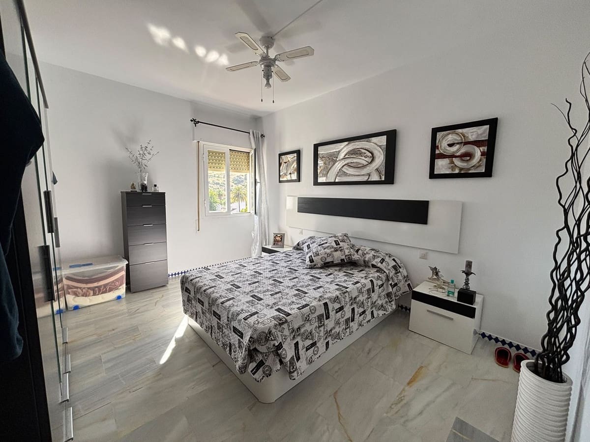 2 slaapkamer Appartement te koop in Estepona met zwembad garage - € 299.000 (Ref: 9952878)