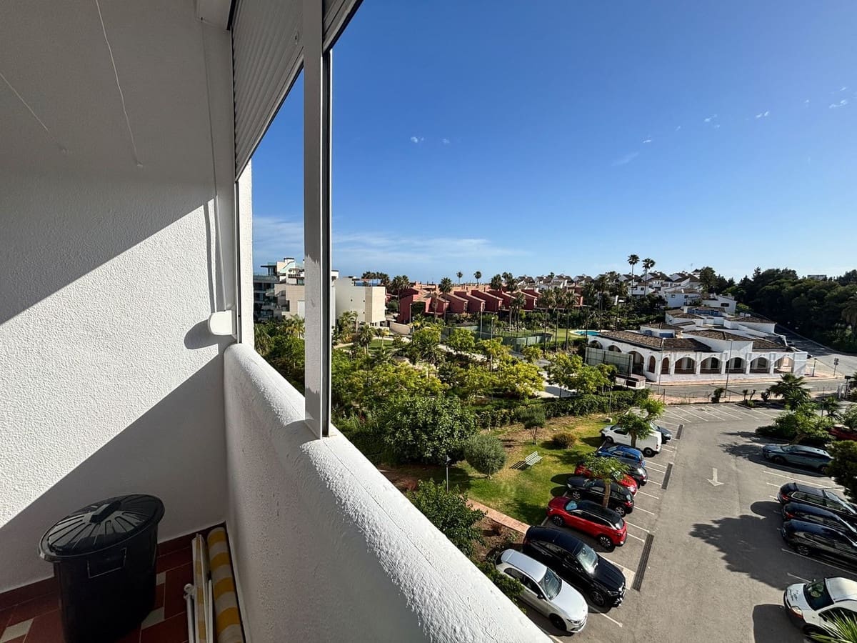 2 slaapkamer Appartement te koop in Estepona met zwembad garage - € 299.000 (Ref: 9952878)
