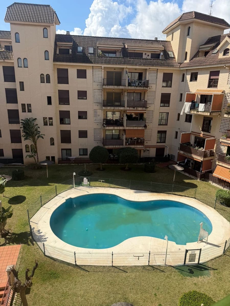 Studio à vendre à San Luis de Sabinillas avec piscine - 178 000 € (Ref: 9952883)