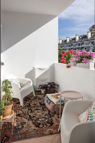 2 sypialnia Apartament na sprzedaż w Nueva Andalucia, Marbella z basenem garażem - 495 000 € (Ref: 9952887)