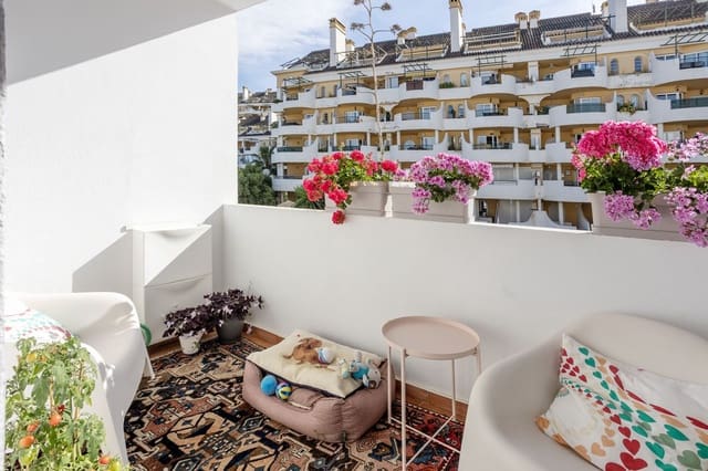 2 sypialnia Apartament na sprzedaż w Nueva Andalucia, Marbella z basenem garażem - 495 000 € (Ref: 9952887)