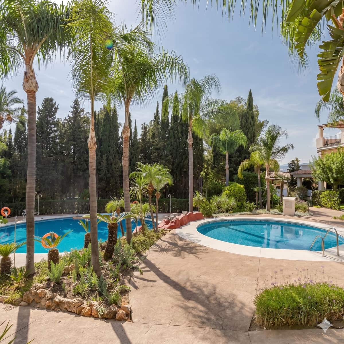 1 soveværelse Lejlighed til salg i Marbella med swimmingpool garage - € 465.000 (Ref: 9952889)