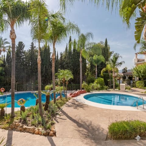 1 soverom Leilighet til salgs i Marbella med svømmebasseng garasje - € 465 000 (Ref: 9952889)