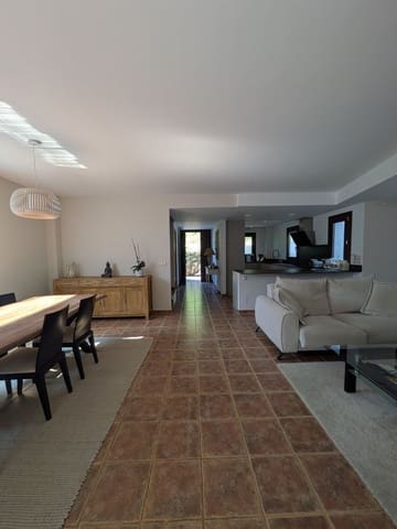 3 soverom Hus til salgs i Estepona med svømmebasseng garasje - € 729 000 (Ref: 9952890)