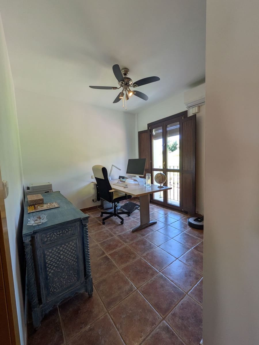 4 chambre Maison de Ville à vendre à Estepona avec piscine garage - 729 000 € (Ref: 9952890)