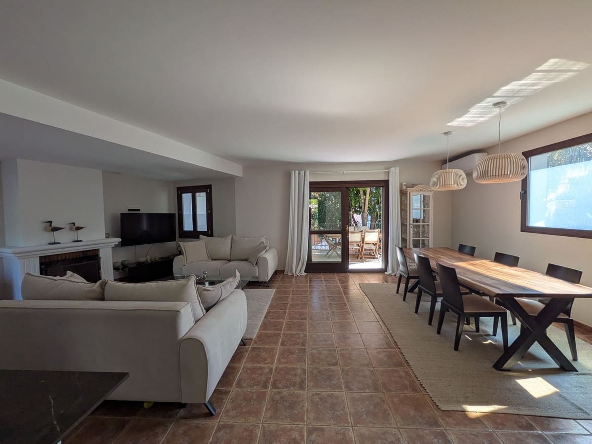 4 chambre Maison de Ville à vendre à Estepona avec piscine garage - 729 000 € (Ref: 9952890)