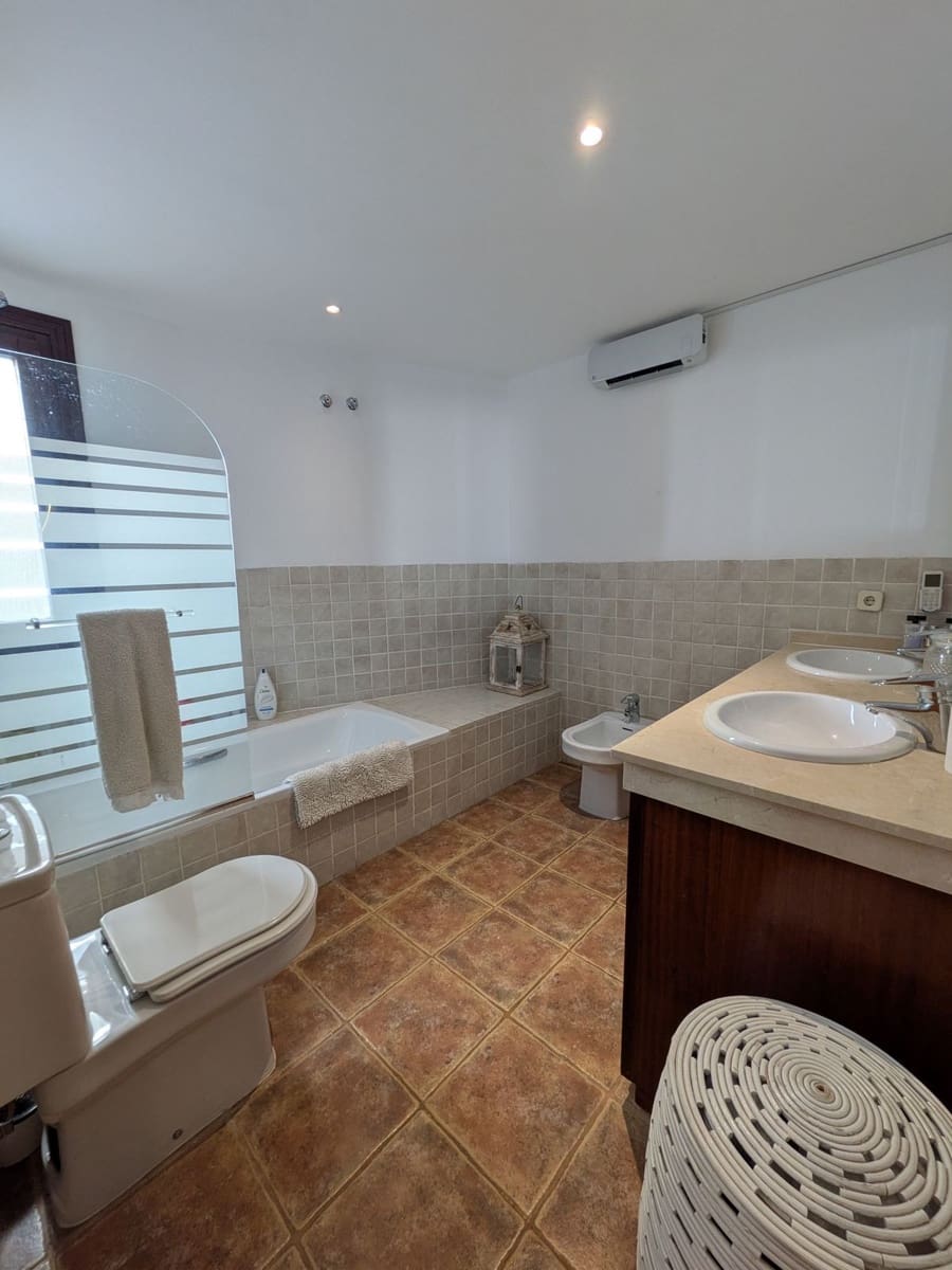 4 chambre Maison de Ville à vendre à Estepona avec piscine garage - 729 000 € (Ref: 9952890)