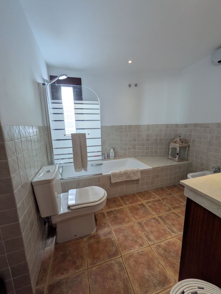 4 chambre Maison de Ville à vendre à Estepona avec piscine garage - 729 000 € (Ref: 9952890)