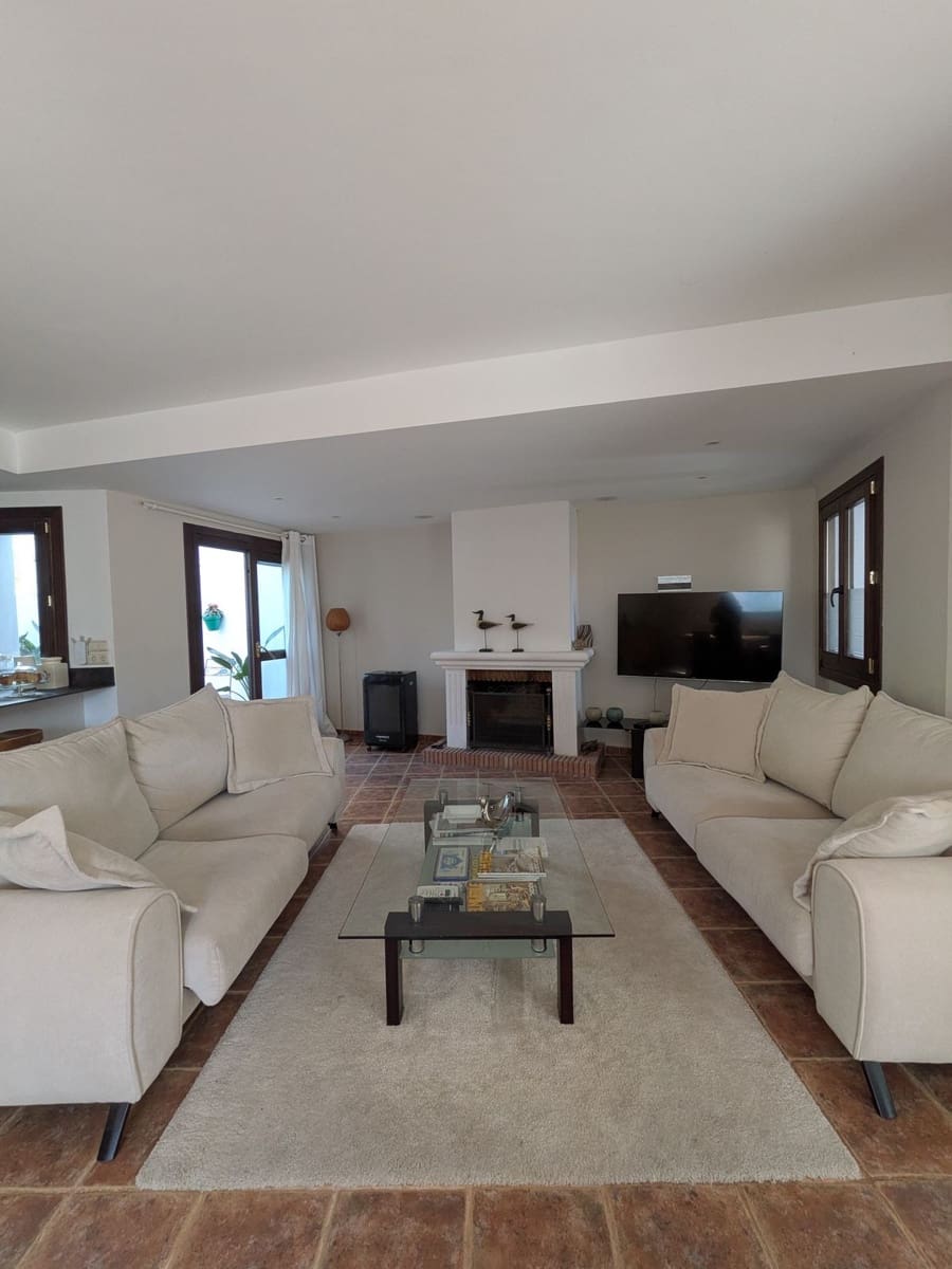 4 chambre Maison de Ville à vendre à Estepona avec piscine garage - 729 000 € (Ref: 9952890)