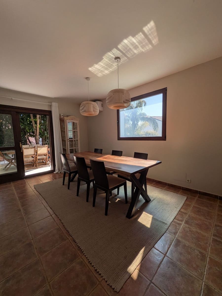 4 chambre Maison de Ville à vendre à Estepona avec piscine garage - 729 000 € (Ref: 9952890)