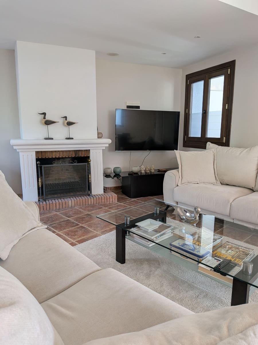 4 chambre Maison de Ville à vendre à Estepona avec piscine garage - 729 000 € (Ref: 9952890)