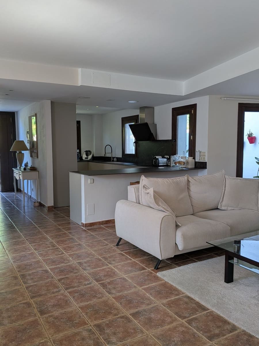 4 chambre Maison de Ville à vendre à Estepona avec piscine garage - 729 000 € (Ref: 9952890)