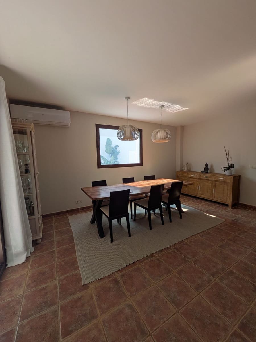 4 chambre Maison de Ville à vendre à Estepona avec piscine garage - 729 000 € (Ref: 9952890)