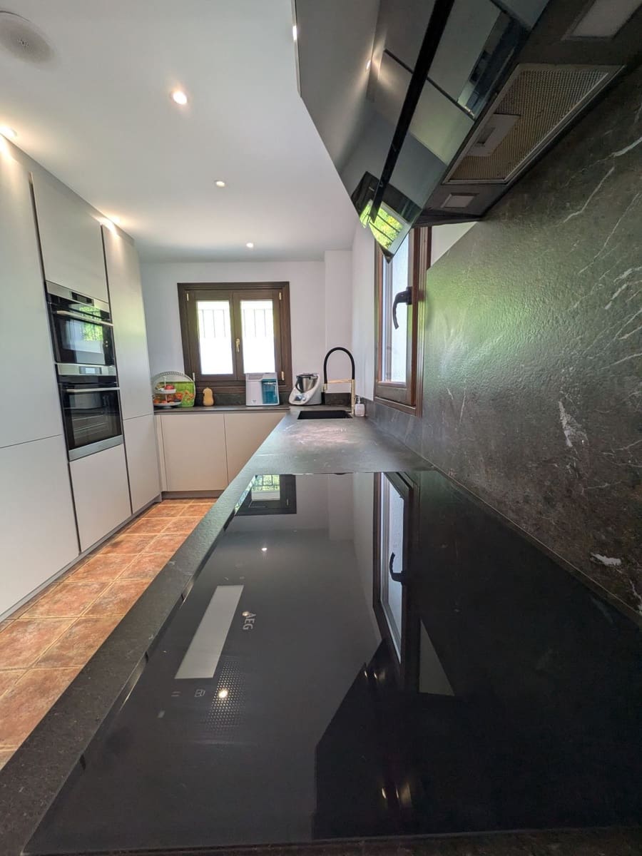4 chambre Maison de Ville à vendre à Estepona avec piscine garage - 729 000 € (Ref: 9952890)