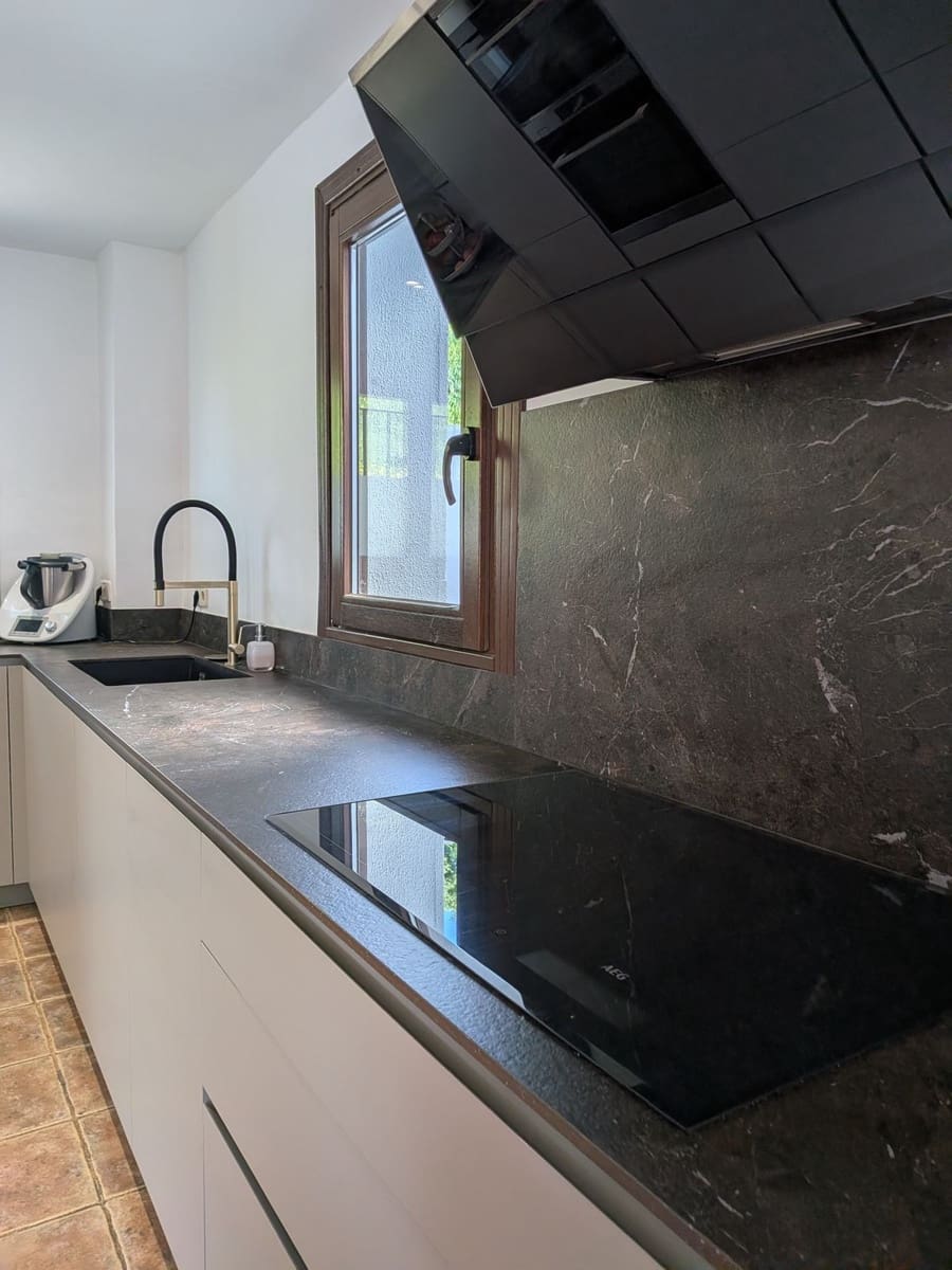 4 chambre Maison de Ville à vendre à Estepona avec piscine garage - 729 000 € (Ref: 9952890)