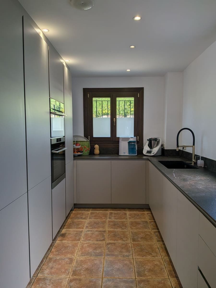 4 chambre Maison de Ville à vendre à Estepona avec piscine garage - 729 000 € (Ref: 9952890)