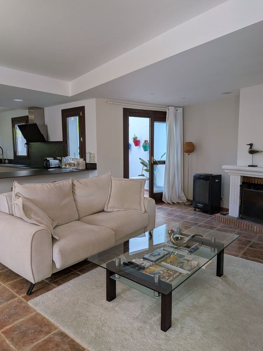 4 chambre Maison de Ville à vendre à Estepona avec piscine garage - 729 000 € (Ref: 9952890)