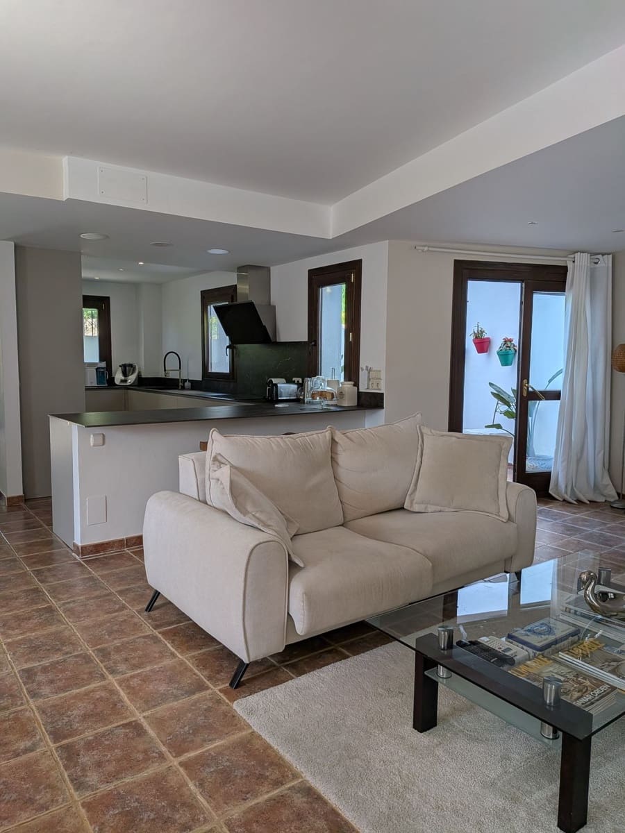 4 chambre Maison de Ville à vendre à Estepona avec piscine garage - 729 000 € (Ref: 9952890)