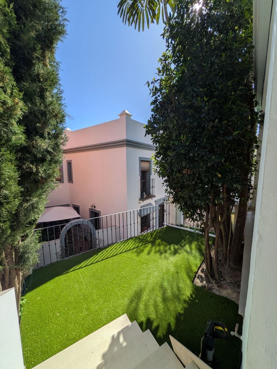 4 chambre Maison de Ville à vendre à Estepona avec piscine garage - 729 000 € (Ref: 9952890)
