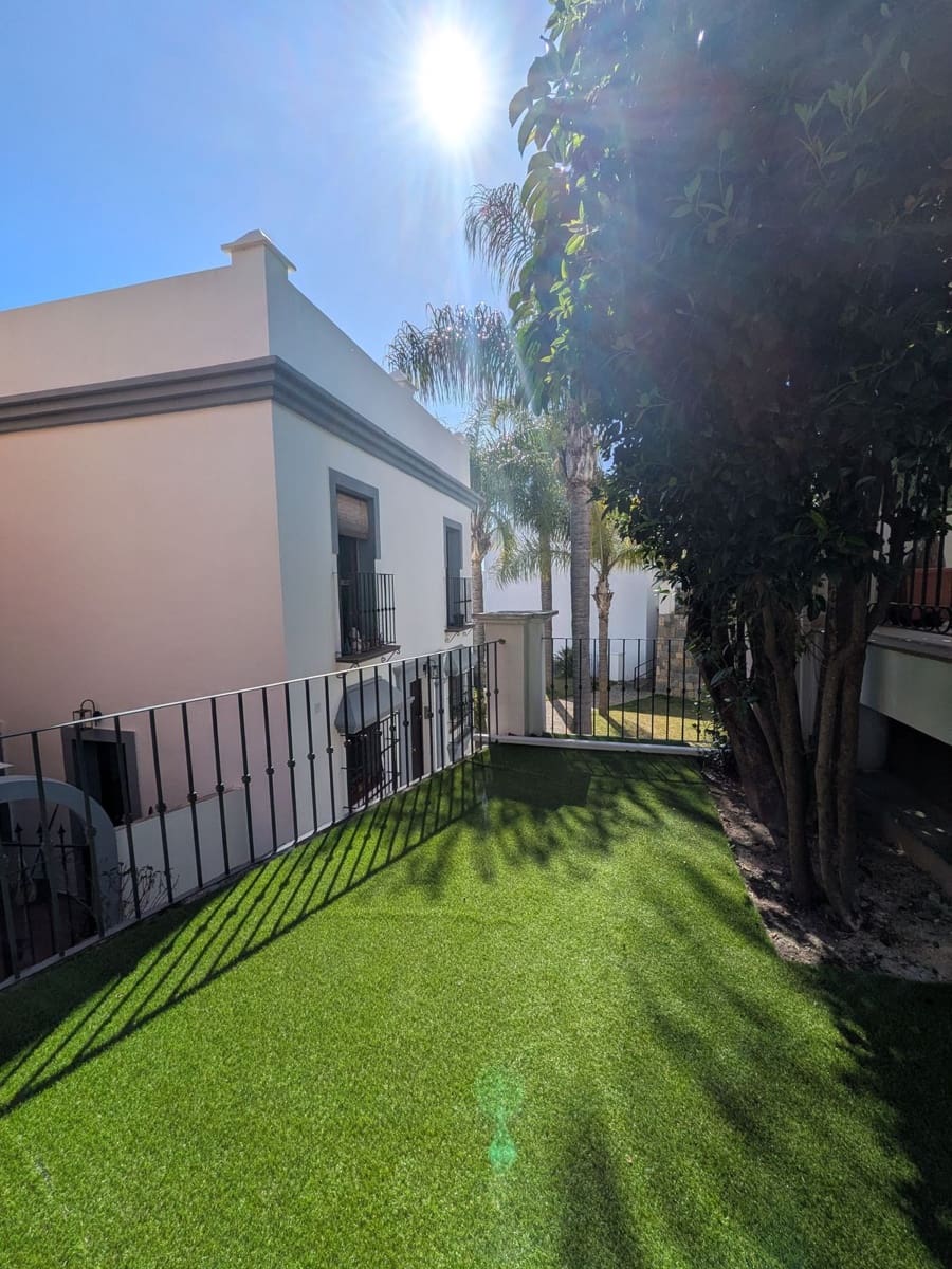 4 chambre Maison de Ville à vendre à Estepona avec piscine garage - 729 000 € (Ref: 9952890)