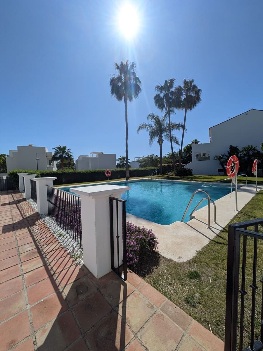 4 chambre Maison de Ville à vendre à Estepona avec piscine garage - 729 000 € (Ref: 9952890)