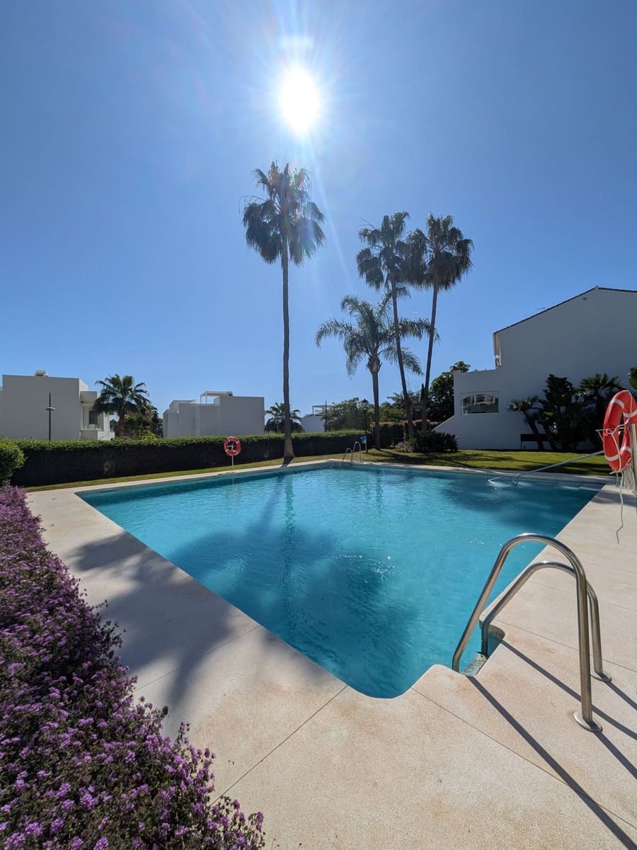 4 chambre Maison de Ville à vendre à Estepona avec piscine garage - 729 000 € (Ref: 9952890)