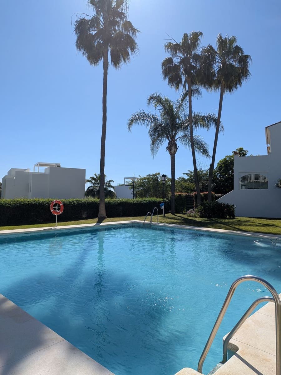 4 chambre Maison de Ville à vendre à Estepona avec piscine garage - 729 000 € (Ref: 9952890)