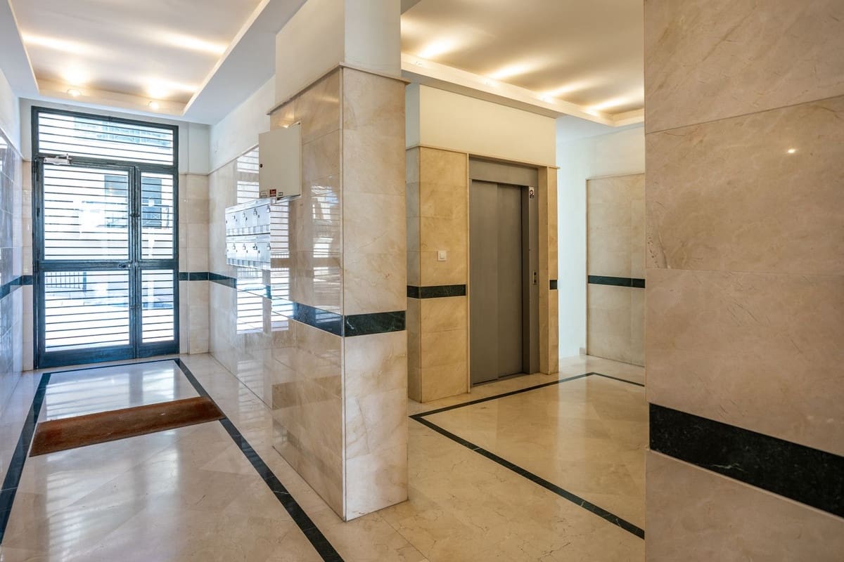 3 slaapkamer Appartement te koop in Estepona met zwembad garage - € 420.000 (Ref: 9952893)
