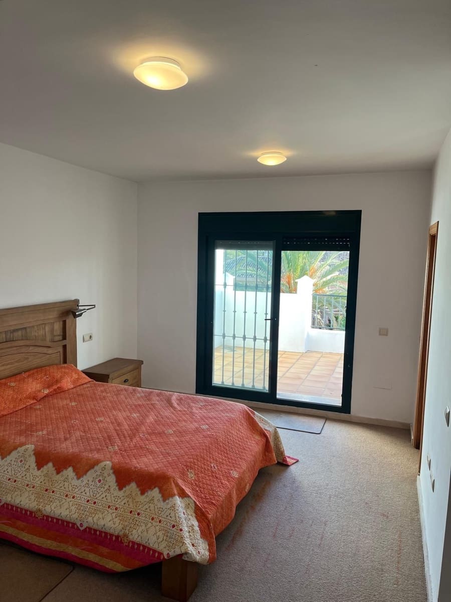 Apartamento de 3 habitaciones en San Pedro de Alcantara en venta con piscina - 630.000 € (Ref: 9952896)