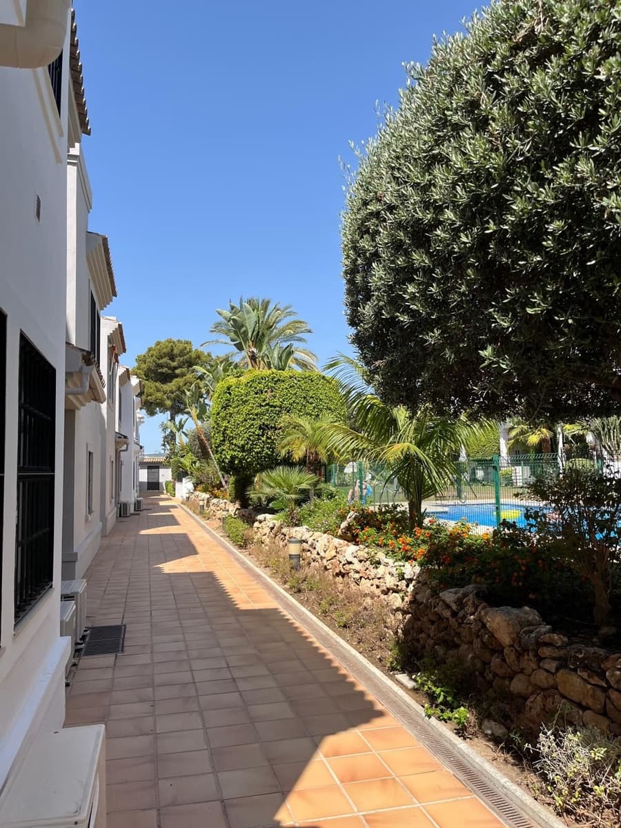 Apartamento de 3 habitaciones en San Pedro de Alcantara en venta con piscina - 630.000 € (Ref: 9952896)